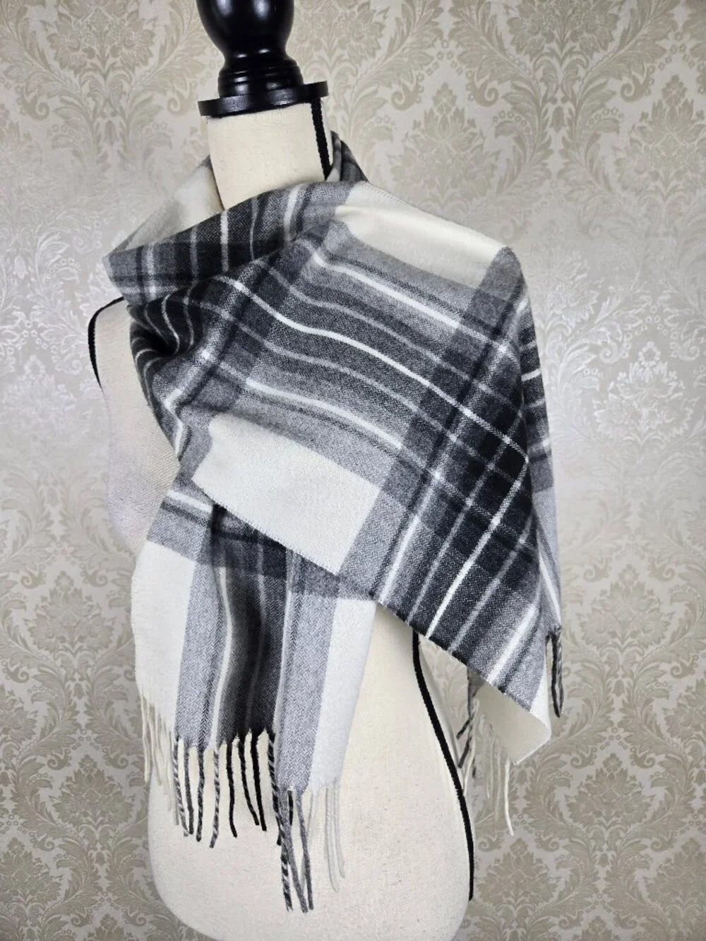 V. Fraas Cashmink Gray White Plaid Oblong Scarf Fringed Ends 100% Acrylic